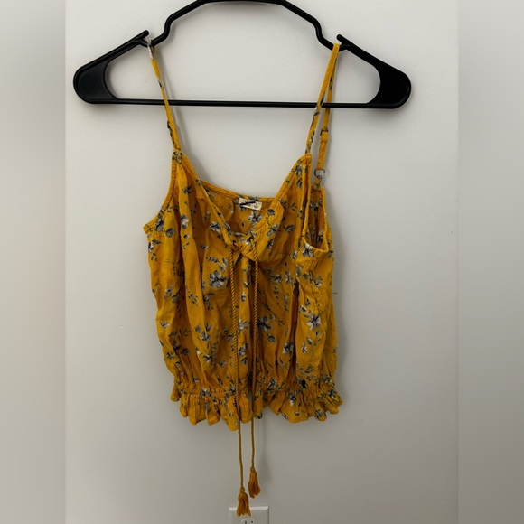 Hollister floral yellow top - Picture 1 of 3